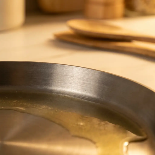 Bellavita Titanium Crepe and Egg Pan by Bellavita Cookware - Material Close-up